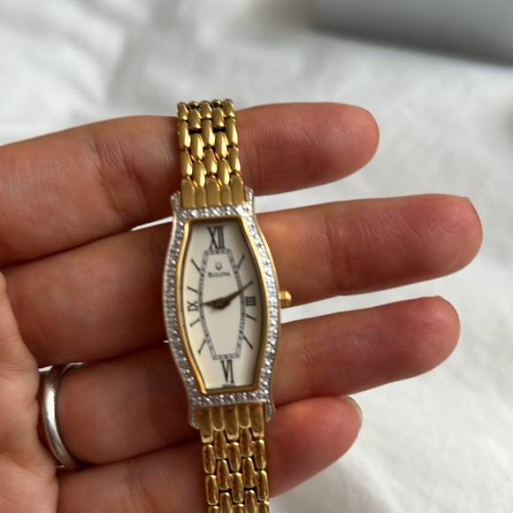 Bulova diamond watch with box - Picture 8 of 9